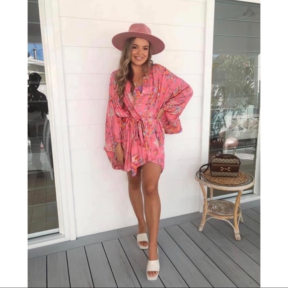 Spell Other - NWT LOVE STORY LEO ROBE SPELL PINK FLORAL M/L NEW